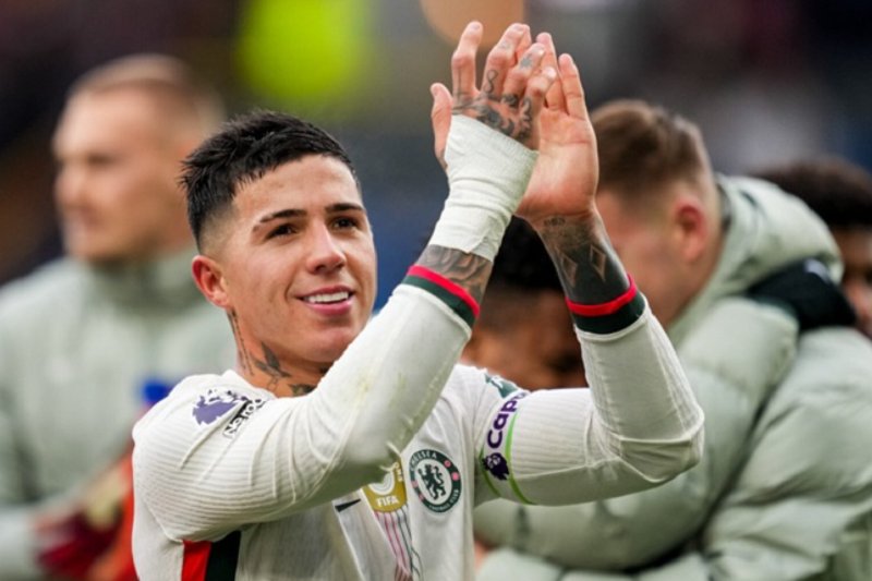 Neto và Enzo thay nhau ghi bàn, Chelsea bám sát Arsenal trong cuộc đua ngôi đầu